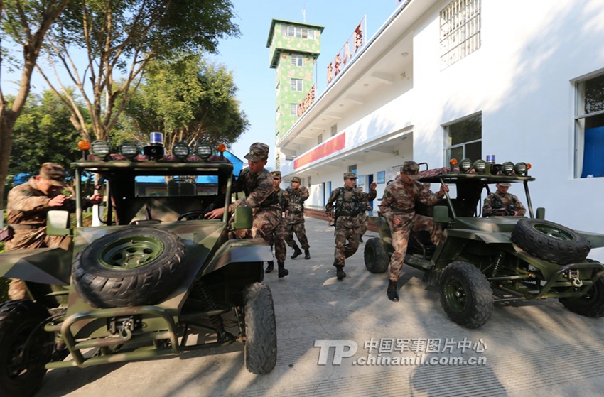 高清:云南边防团进行应急处理突发事件演练