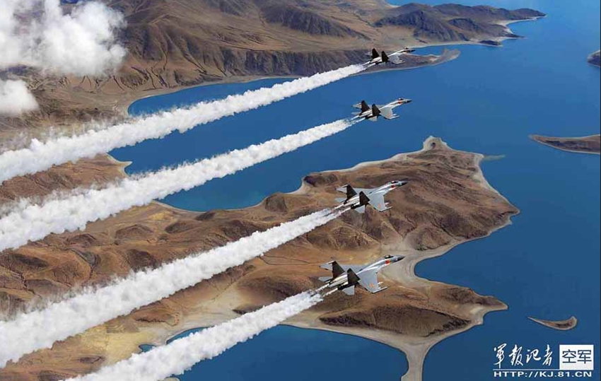 高清:军事摄影家镜头下的中国战机机群很惊艳