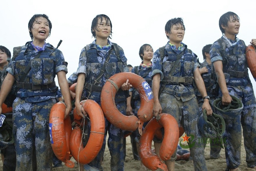 高清:我海军陆战队女兵大量内部残酷训练照曝光