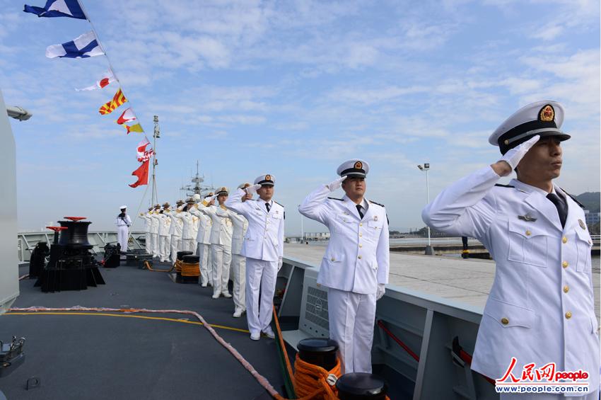 高清:我国最新型护卫舰入列海军 集成多型武器 _中国