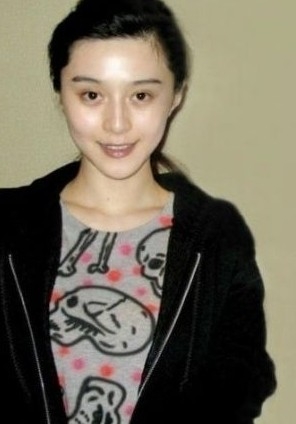 男孩欲整容成都教授 菲律宾服装设计师经过13