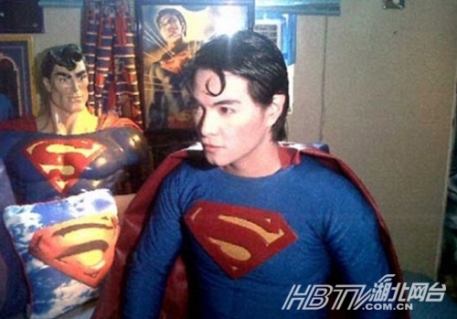 男孩欲整容成都教授 菲律宾服装设计师经过13