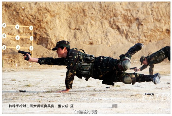 组图:解放军<em>女子</em>特战队 单手支撑<em>身体</em>射击_中