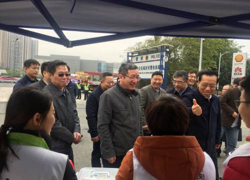 广东省副省长陈良贤率队到沙贝加油站检查指导