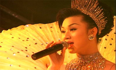 雪儿外形上更象一个女人