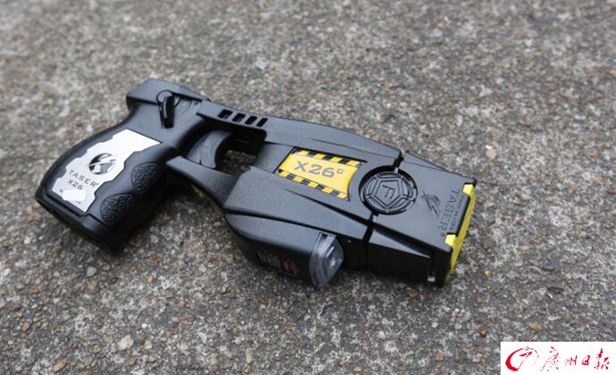 花都特警配置新型非致命武器电击枪 开一枪300块_广东新闻_南方网