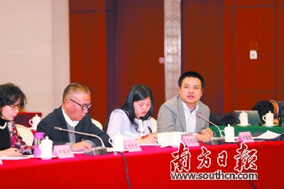 代表们踊跃发言,为广东发展积极建言献策.