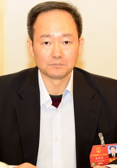 全国人大代表殷焕明:推动司法资                    基层.林洪演 摄