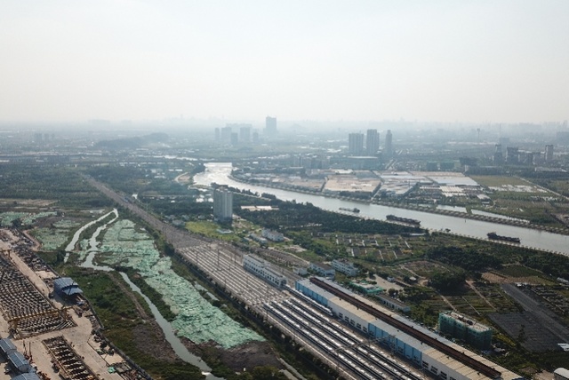 采用桥梁跨越大石水道;全线设置5个立交(北往南分别为南洲路立交,环城