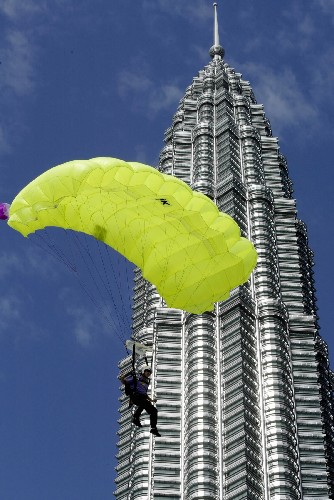 从"双子星"上飞落