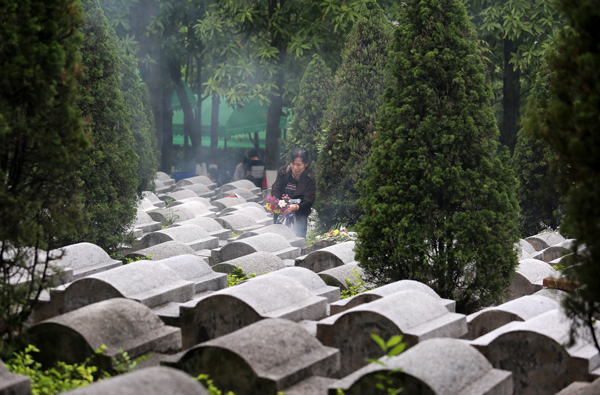 清明将至 广州市银河公墓迎来祭扫小高峰