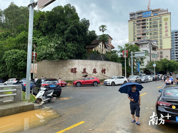 洪水稍退的龙门麻榨镇:心里的"绳"松不了